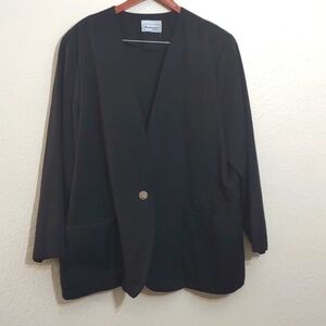 USED REQUIREMENTS WOMAN  NO SIZE LISTED COLOR BLACK HAS PADDED SHOULDER